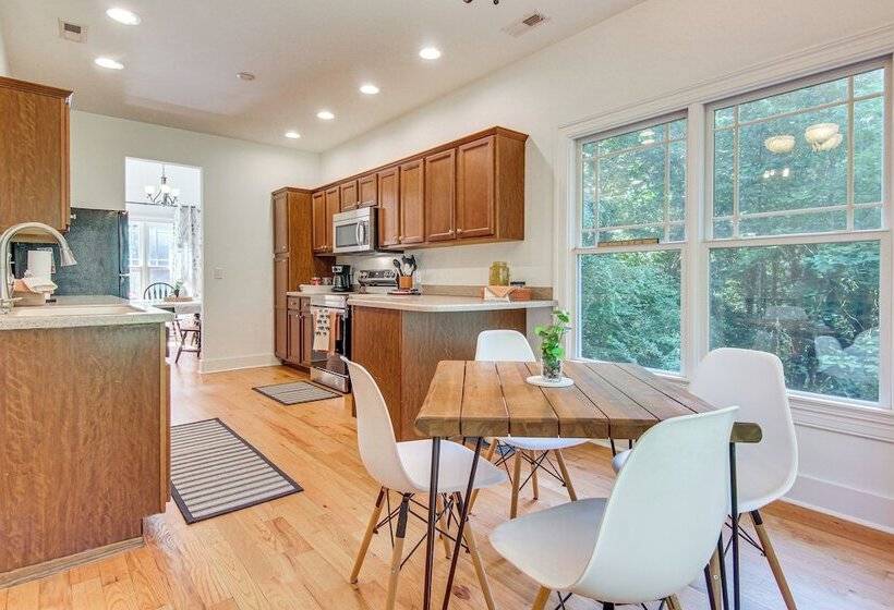 Black Mountain Hideaway W/ Hot Tub & Pool Table!