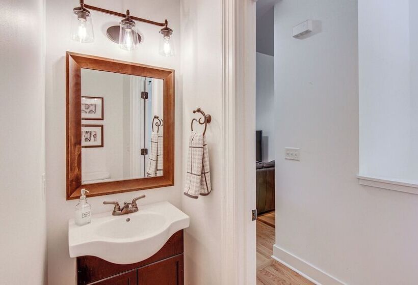 Black Mountain Hideaway W/ Hot Tub & Pool Table!