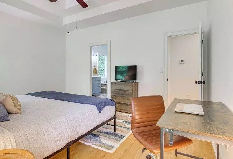 Black Mountain Hideaway W/ Hot Tub & Pool Table!