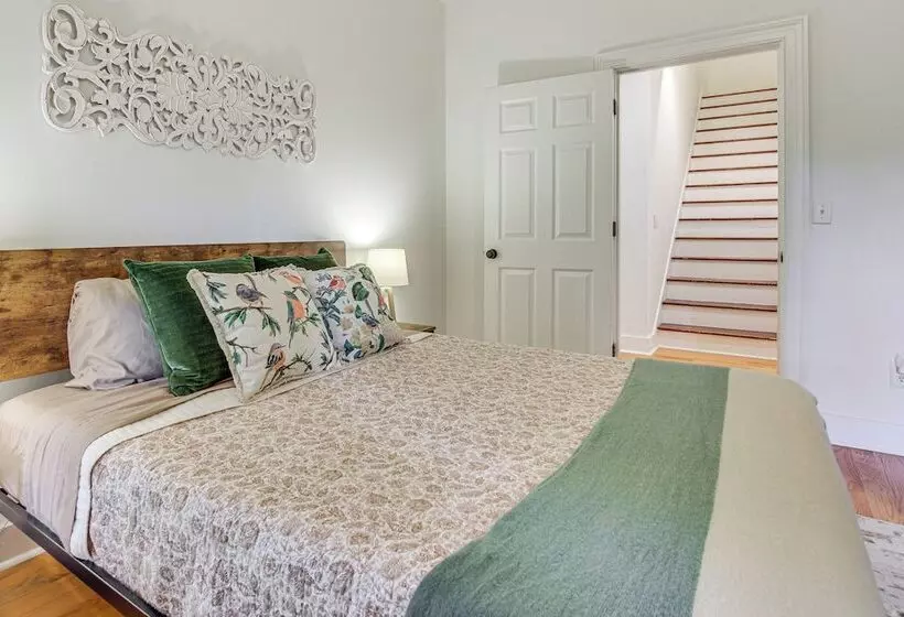 Black Mountain Hideaway W/ Hot Tub & Pool Table!