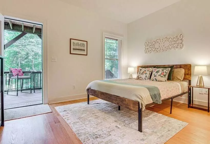 Black Mountain Hideaway W/ Hot Tub & Pool Table!