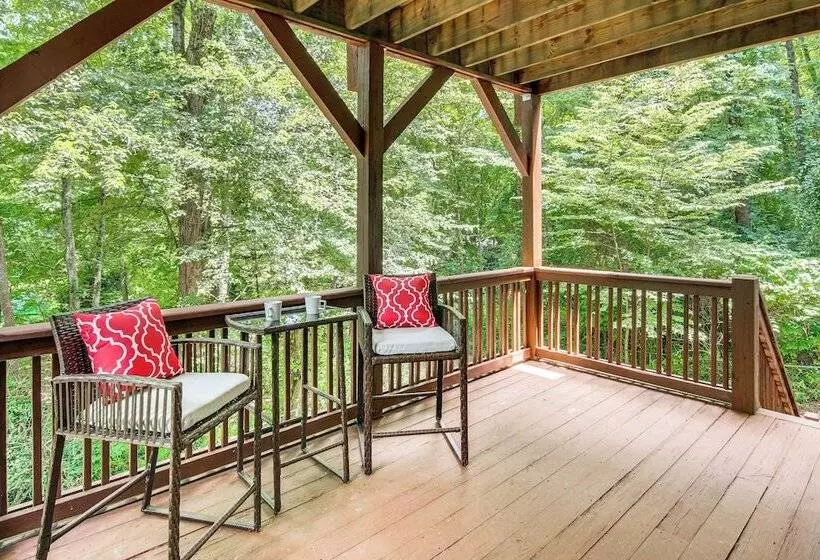 Black Mountain Hideaway W/ Hot Tub & Pool Table!