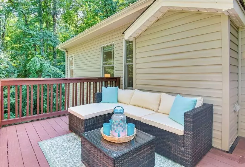 Black Mountain Hideaway W/ Hot Tub & Pool Table!