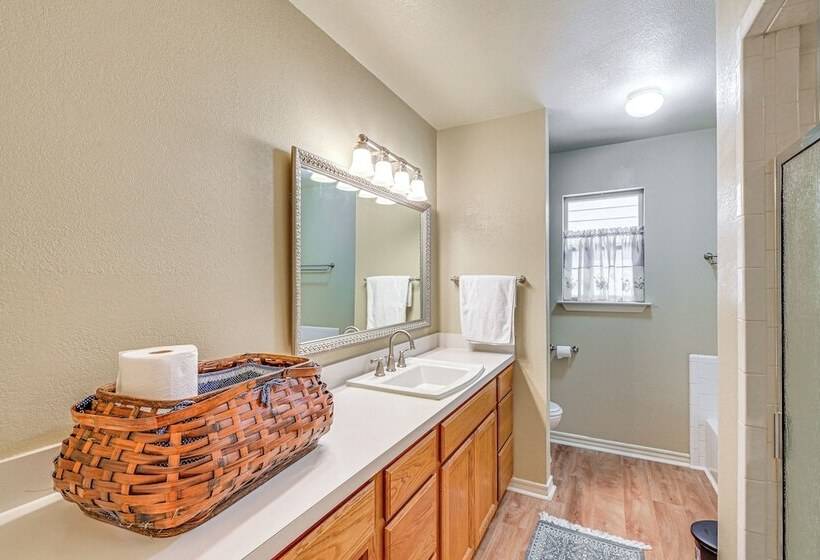 Canal Front Granbury Home W/ Dock   Dogs Welcome!