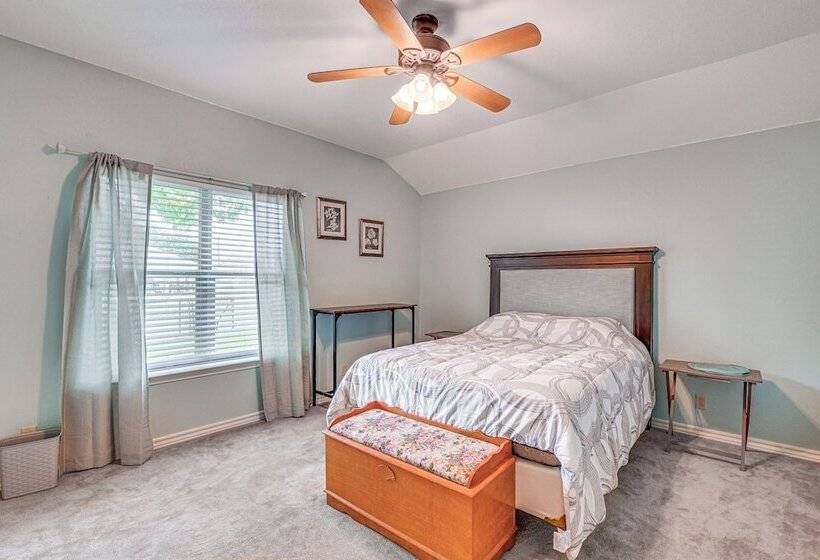 Canal Front Granbury Home W/ Dock   Dogs Welcome!