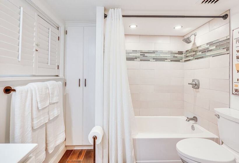 Family Home W/ Hot Tub: 1/2 Mi To Lake Milton