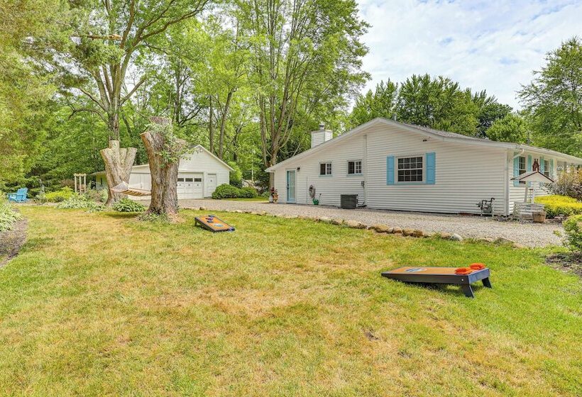 Family Home W/ Hot Tub: 1/2 Mi To Lake Milton