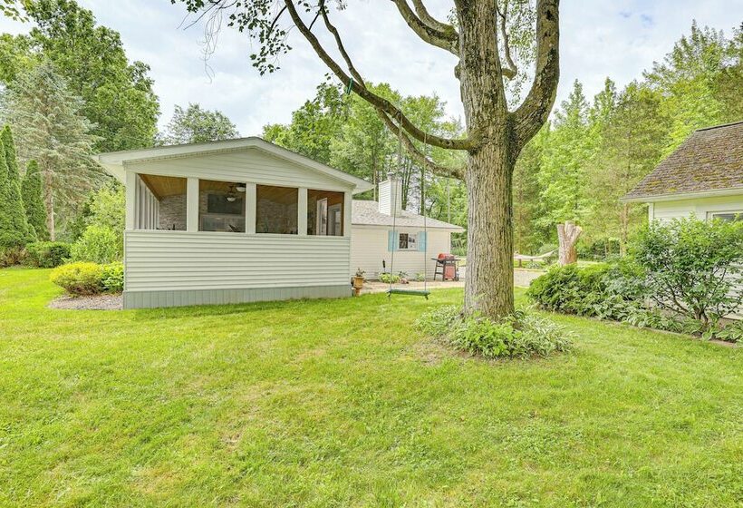 Family Home W/ Hot Tub: 1/2 Mi To Lake Milton