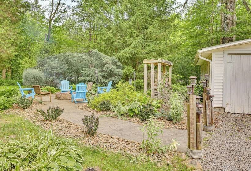 Family Home W/ Hot Tub: 1/2 Mi To Lake Milton