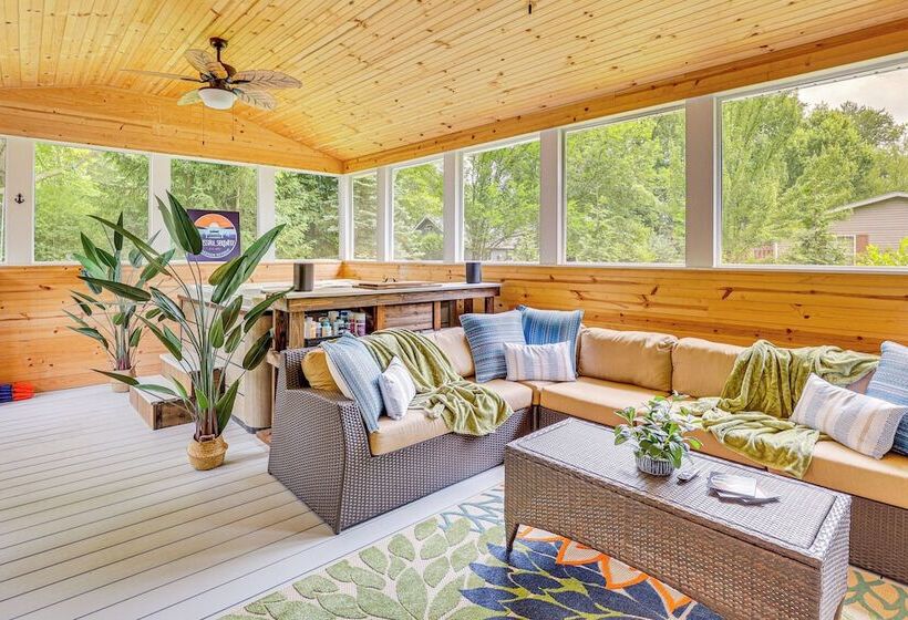 Family Home W/ Hot Tub: 1/2 Mi To Lake Milton