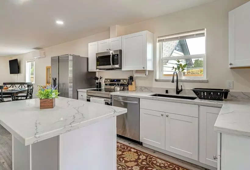 Charming Westport Abode W/ Hot Tub, Deck & Yard!