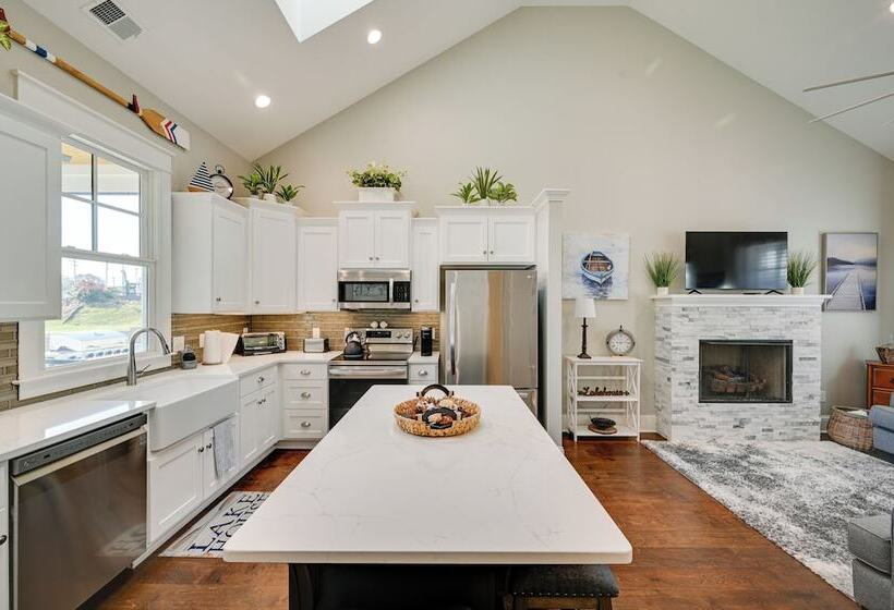 On Site Lake W/ Boat Ramp: Greenwood Retreat!