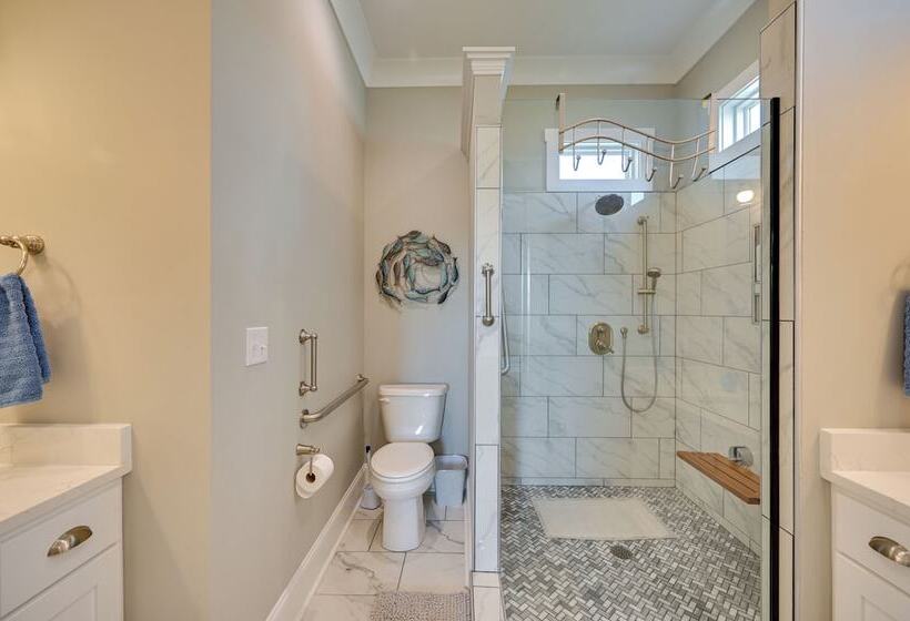 On Site Lake W/ Boat Ramp: Greenwood Retreat!