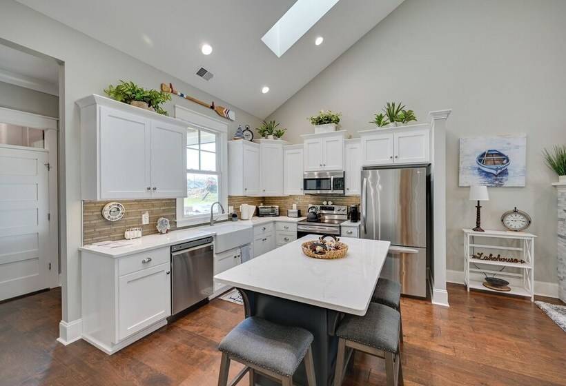 On Site Lake W/ Boat Ramp: Greenwood Retreat!