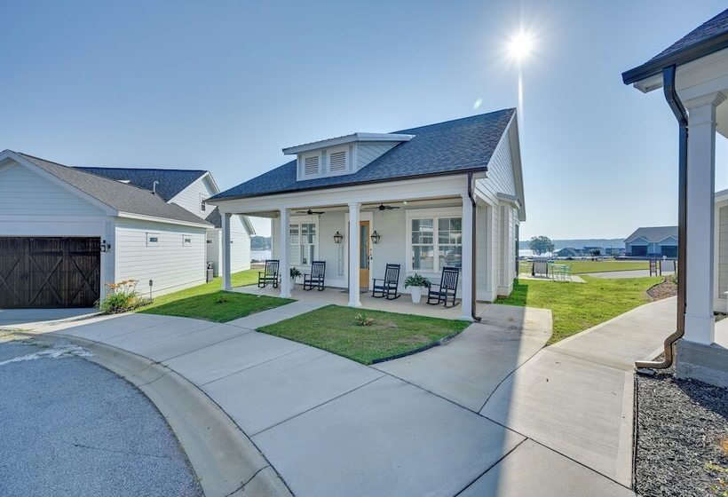 On Site Lake W/ Boat Ramp: Greenwood Retreat!