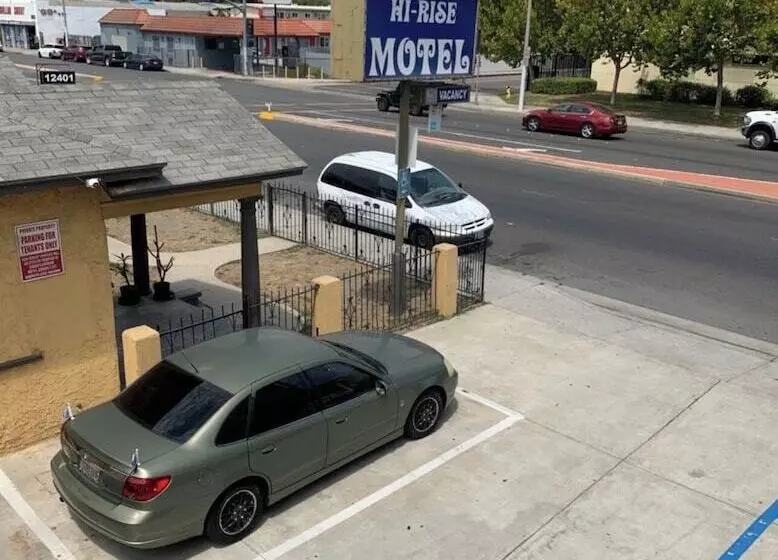 Hi Rise Motel
