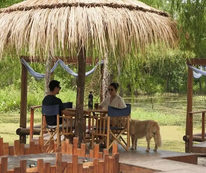 Hotelli Brisas Del Lago Glamping