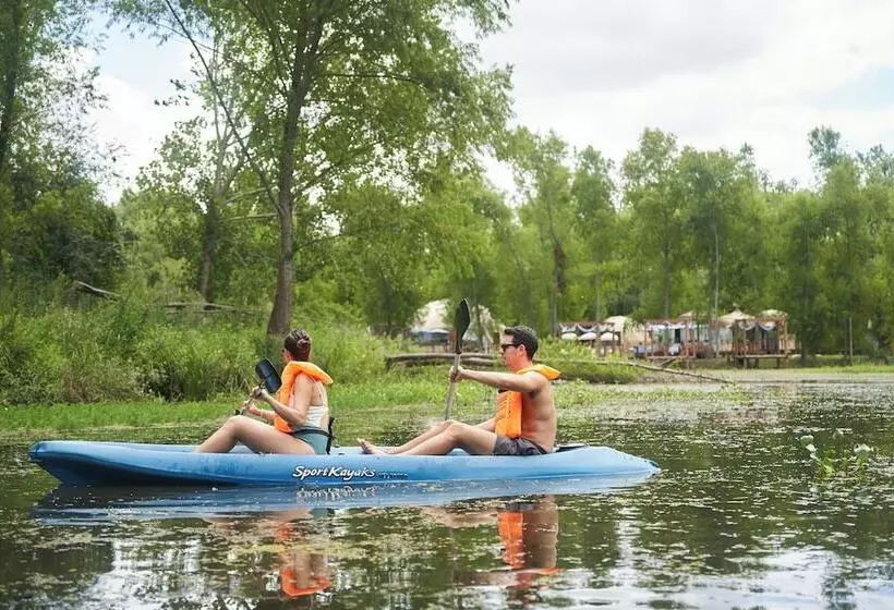 Hotelli Brisas Del Lago Glamping