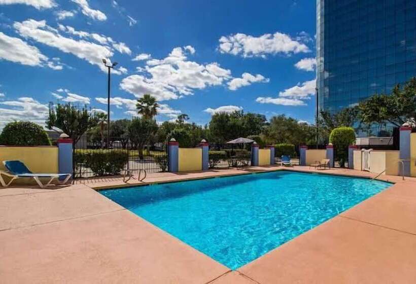 هتل Iah 45 Airport Inn & Suites