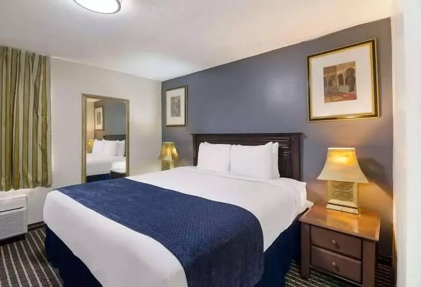 Hotelli Iah 45 Airport Inn & Suites