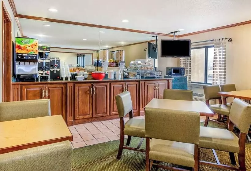 ホテル Norwood Inn And Suites Detroit