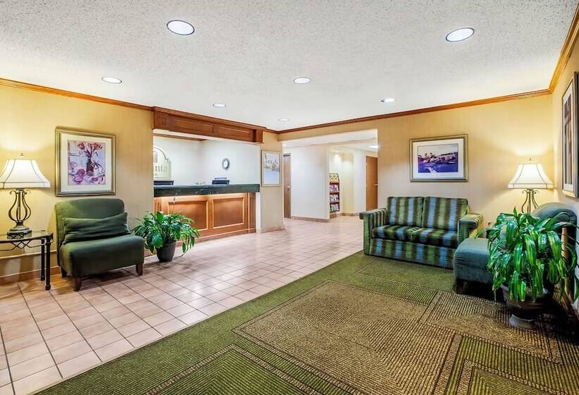 Отель Norwood Inn And Suites Detroit