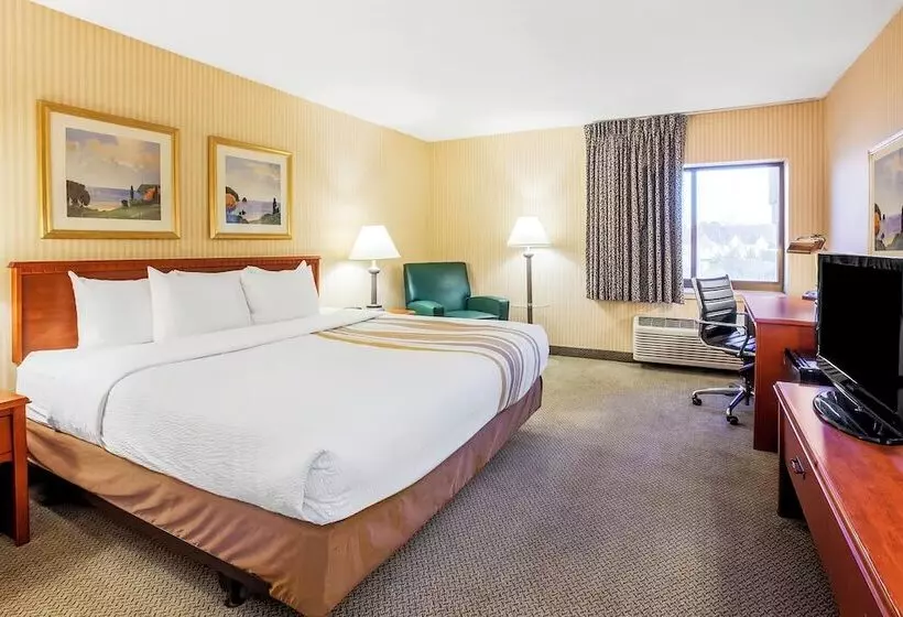 ホテル Norwood Inn And Suites Detroit