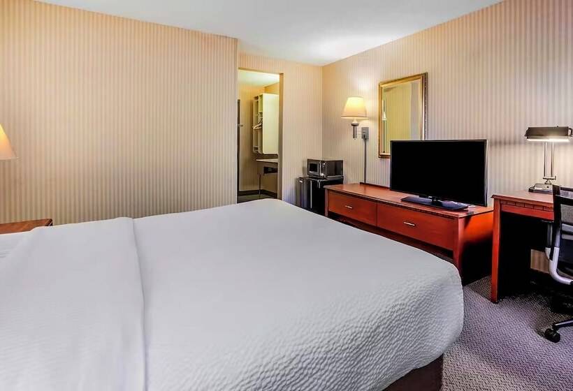 Отель Norwood Inn And Suites Detroit