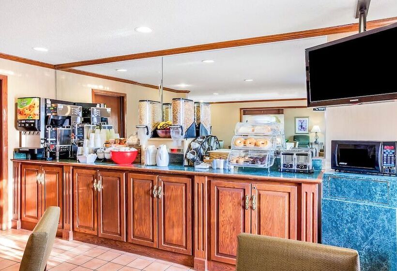 Отель Norwood Inn And Suites Detroit