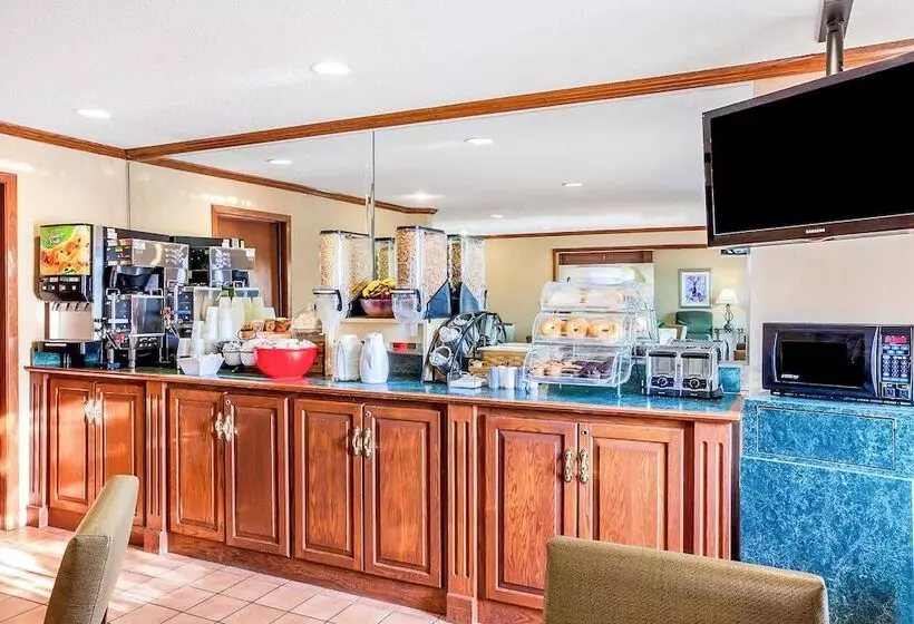 ホテル Norwood Inn And Suites Detroit