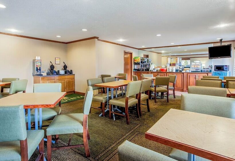 Отель Norwood Inn And Suites Detroit
