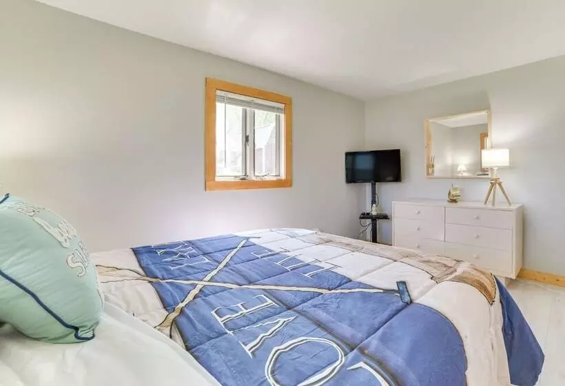 Houghton Lake Cottage W/ Patio: Walk To Waterfront