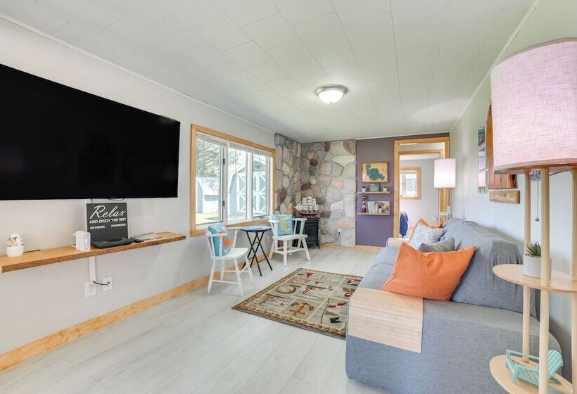 Houghton Lake Cottage W/ Patio: Walk To Waterfront