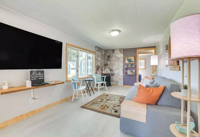 Houghton Lake Cottage W/ Patio: Walk To Waterfront