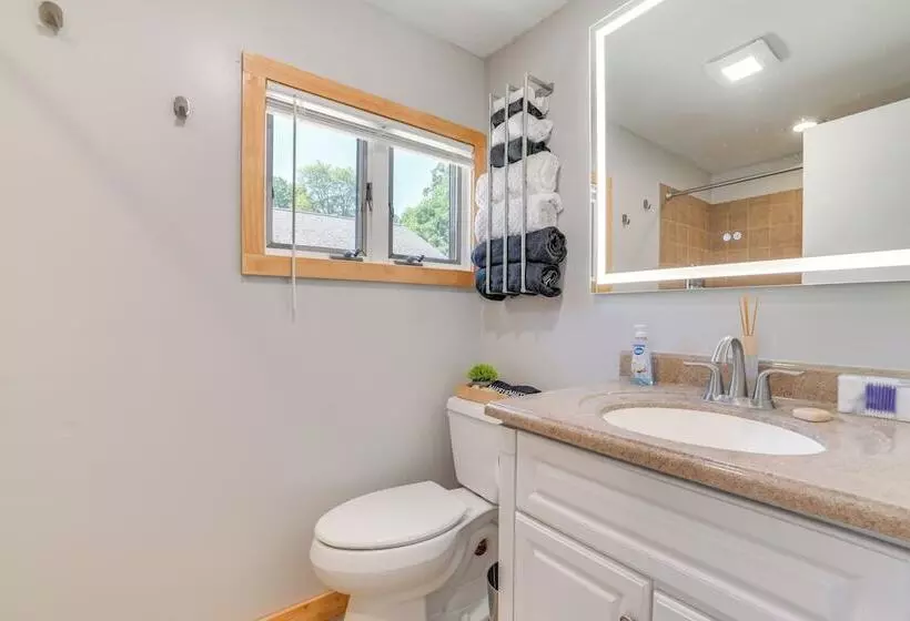 Houghton Lake Cottage W/ Patio: Walk To Waterfront