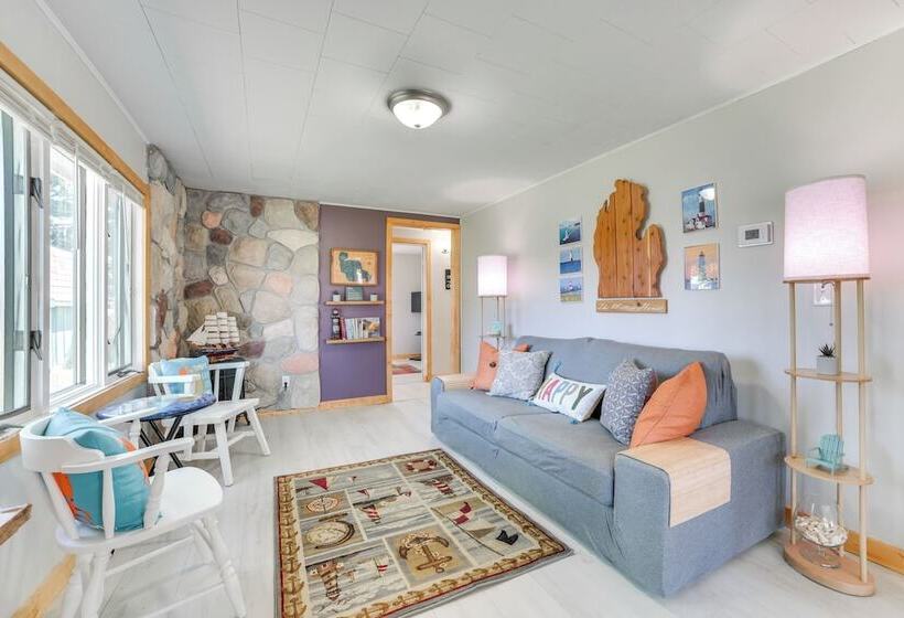 Houghton Lake Cottage W/ Patio: Walk To Waterfront