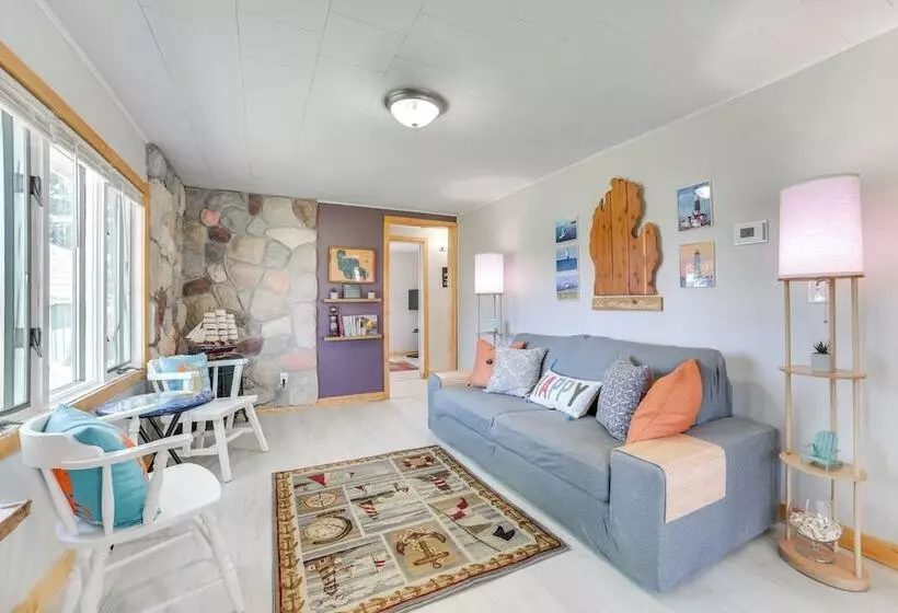 Houghton Lake Cottage W/ Patio: Walk To Waterfront