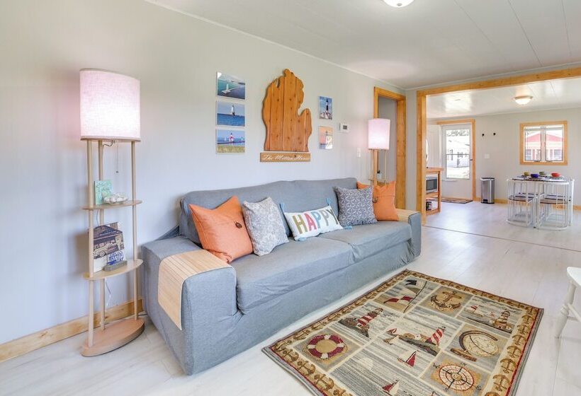 Houghton Lake Cottage W/ Patio: Walk To Waterfront