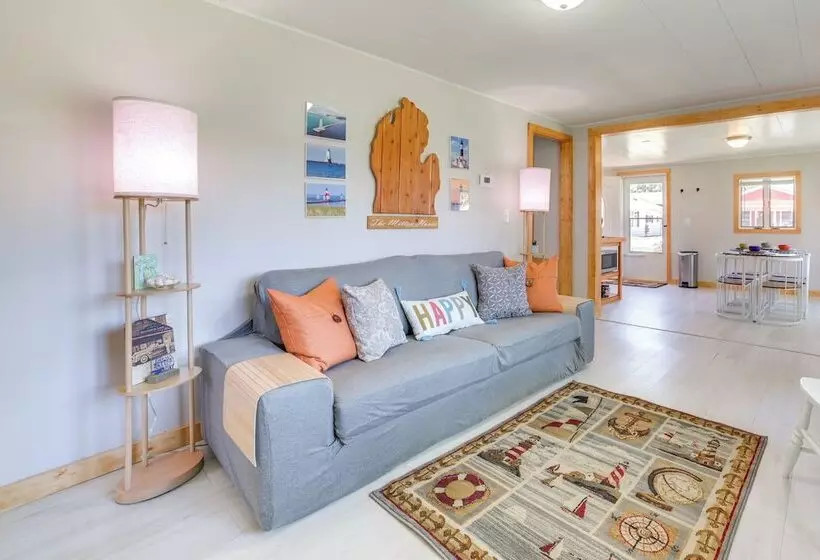 Houghton Lake Cottage W/ Patio: Walk To Waterfront