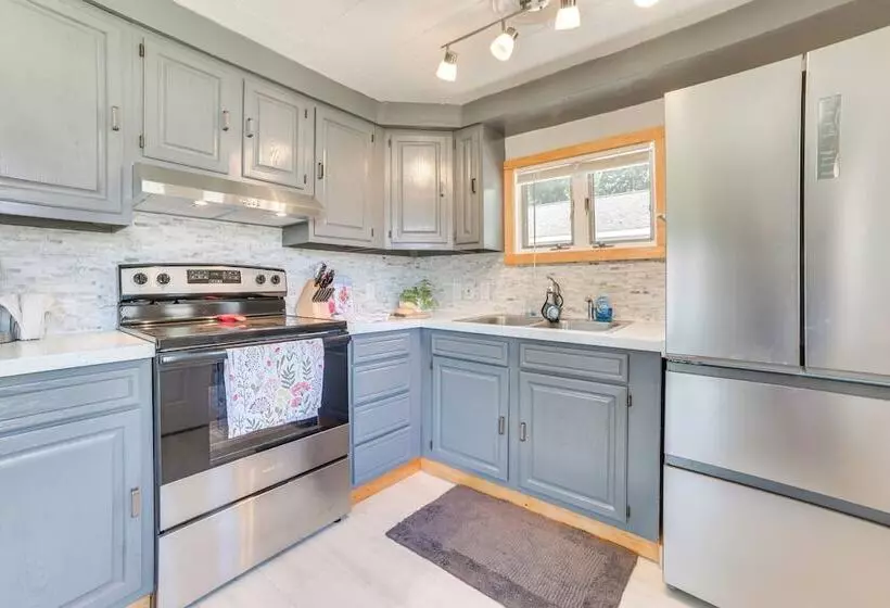 Houghton Lake Cottage W/ Patio: Walk To Waterfront