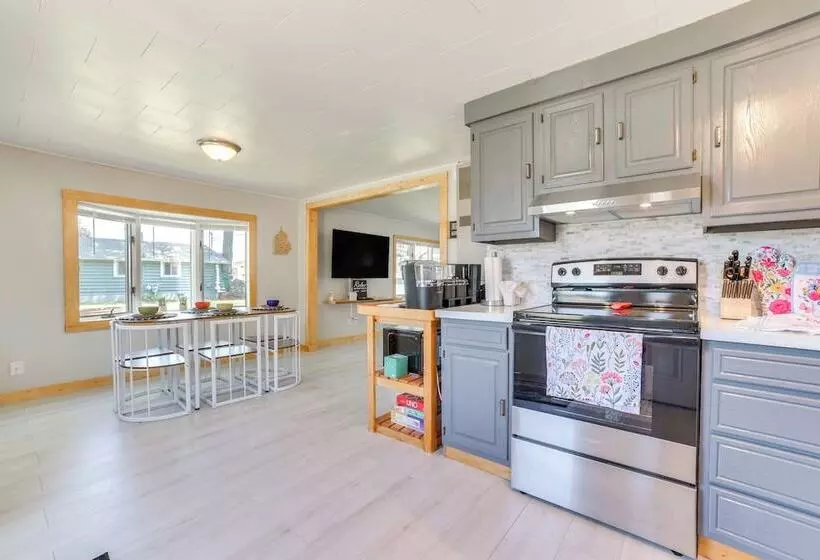 Houghton Lake Cottage W/ Patio: Walk To Waterfront