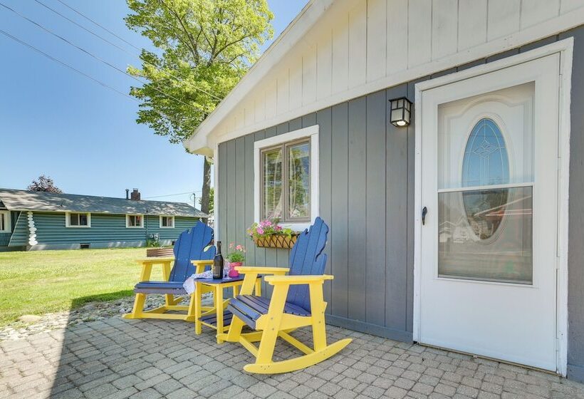 Houghton Lake Cottage W/ Patio: Walk To Waterfront