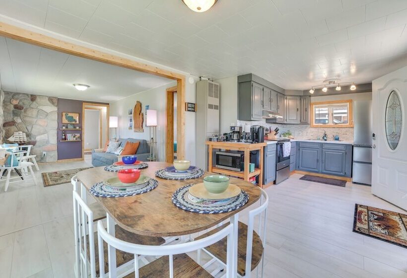 Houghton Lake Cottage W/ Patio: Walk To Waterfront