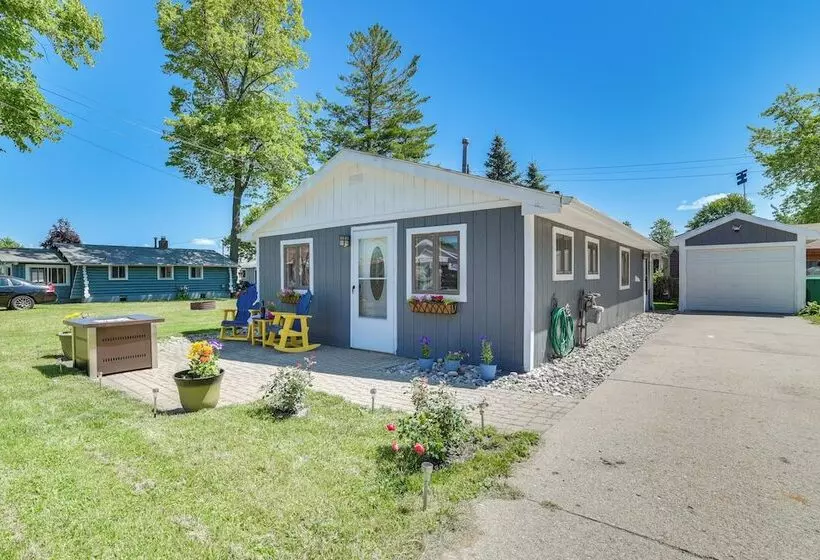 Houghton Lake Cottage W/ Patio: Walk To Waterfront