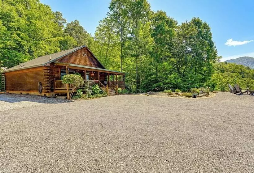 Idyllic Sylva Cabin W/ Great Smoky Mountains View!
