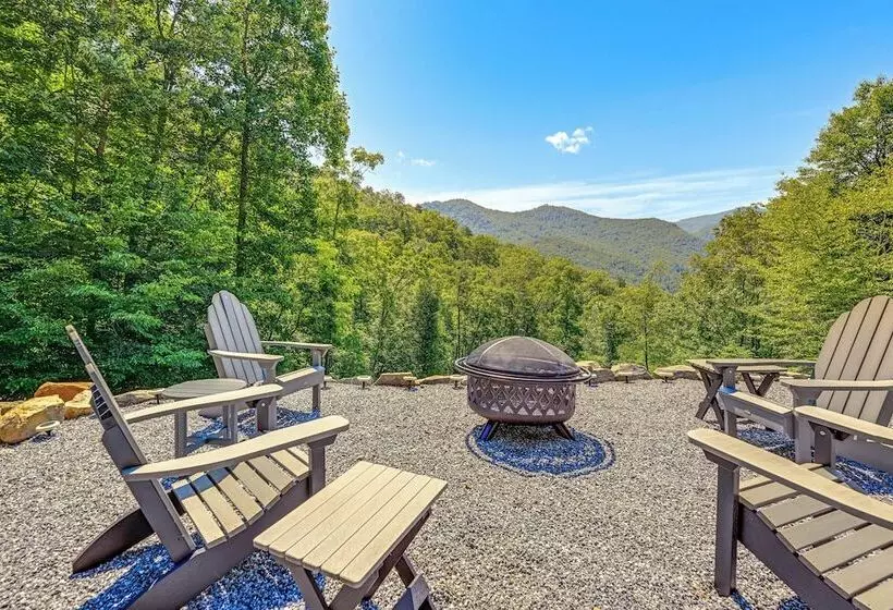 Idyllic Sylva Cabin W/ Great Smoky Mountains View!
