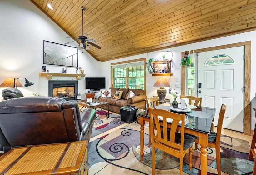 Idyllic Sylva Cabin W/ Great Smoky Mountains View!