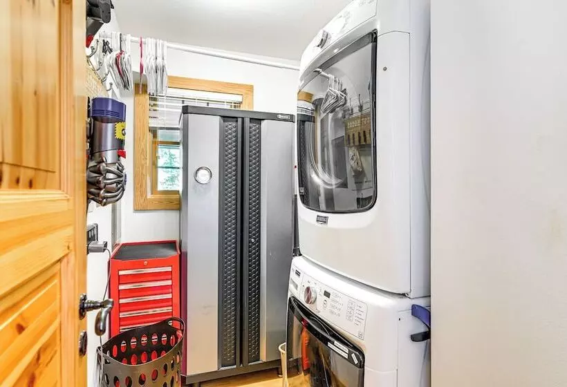 Idyllic Sylva Cabin W/ Great Smoky Mountains View!