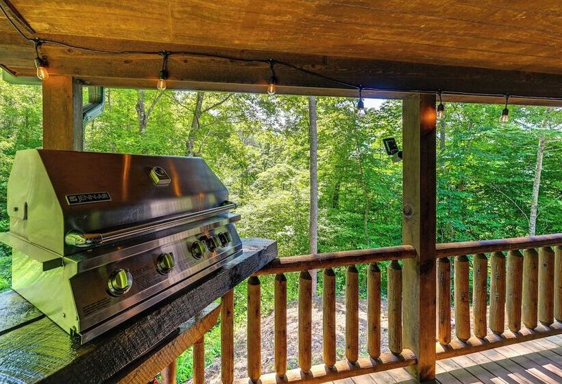 Idyllic Sylva Cabin W/ Great Smoky Mountains View!