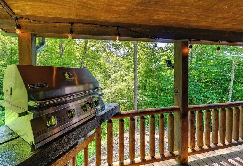 Idyllic Sylva Cabin W/ Great Smoky Mountains View!